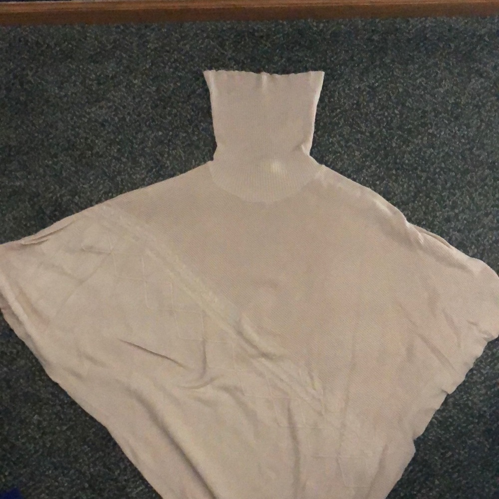 XCVI Poncho